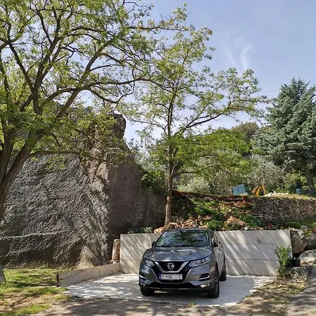 Apartment Cave With Free Parking *