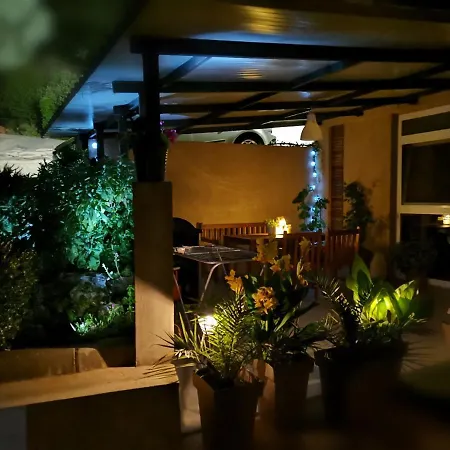 Cave With Free Parking Apartment