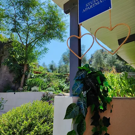 Cave With Free Parking Apartment Pula