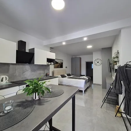 Cave With Free Parking Apartment Pula