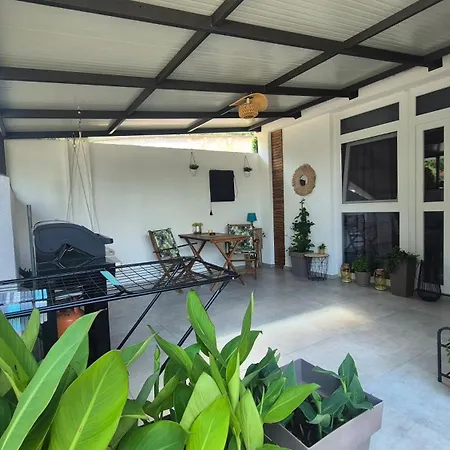 Cave With Free Parking Apartment