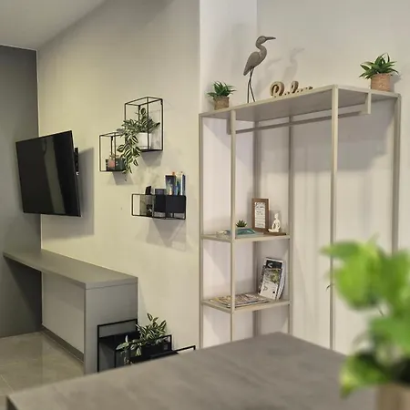 Cave With A Terrace And Free Parking Appartement Pula